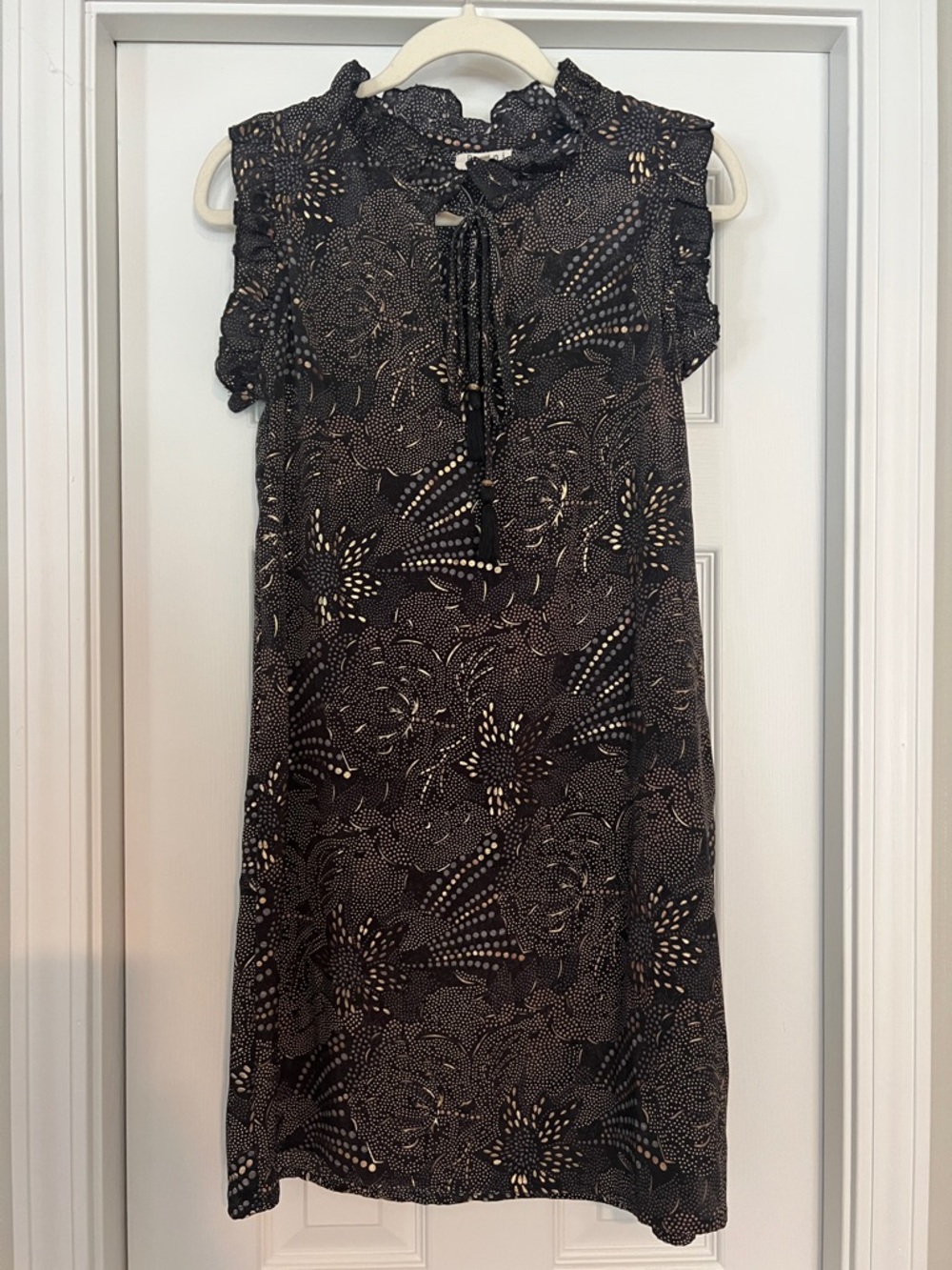 Paani Black & Gold Floral Tie-Neck Shift Dress